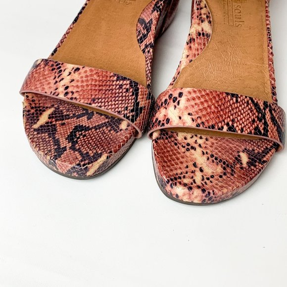 Gentle Souls By Kenneth Cole Gianna Sandal Pink Snake Print  11 - Picture 2 of 8